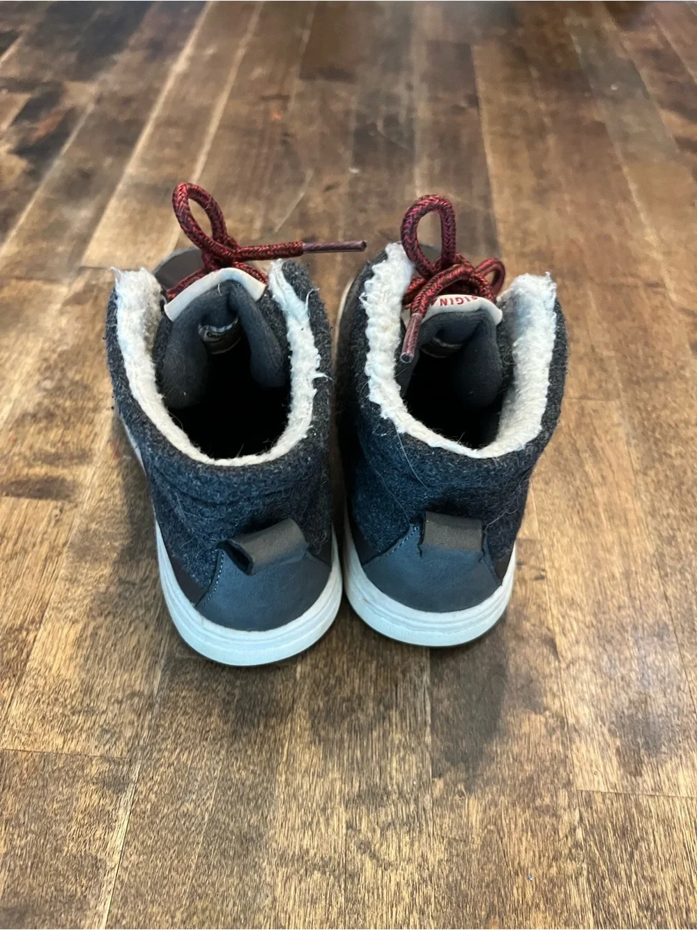 Boys Dark Gray & Red Winter Ankle Boots with Faux Fur Lining size 10